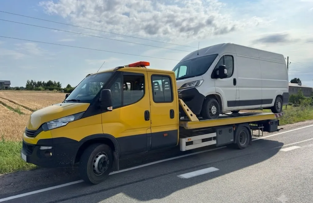 Dzeltenais Evakuators Tukums autoevakuators